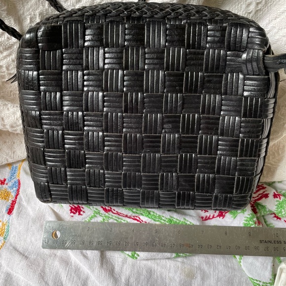 Oh what a charming crossbody - Picture 4 of 4